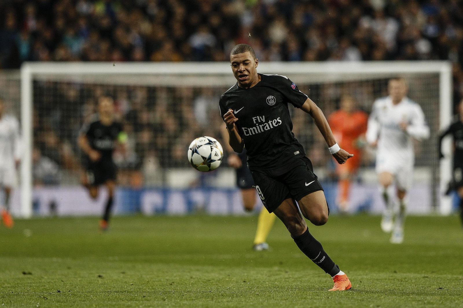 NBA杯战报：亚历山大37分8助，雷霆123-119险胜太阳（NBA杯焦点战：亚历山大37分8助发威，雷霆123-119惊险击退太阳）