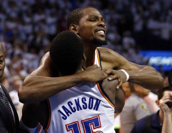 愿无大碍，圣保罗官方：奥斯卡出现心脏异常，送医后情况稳定（圣保罗官方通报：奥斯卡心脏异常入院，目前情况稳定）