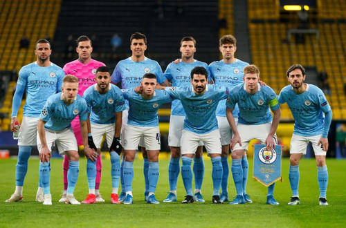 杜兰特关键中投命中，全场欢呼（杜兰特关键时刻中投命中，全场沸腾）