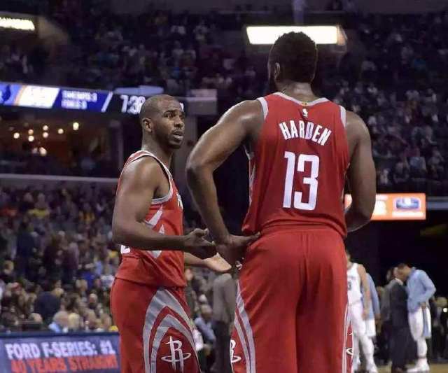 萨索洛前锋皮纳蒙蒂比赛时家中失窃，事发时孩子和保姆在家里（萨索洛射手皮纳蒙蒂比赛期间家中被盗，案发时孩子与保姆在屋内）