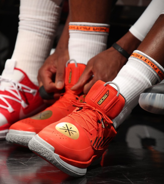 他用一条“机械腿”，撑起残特奥会的奔跑梦想（他凭一条“机械腿”，奔向残特奥会的梦想）