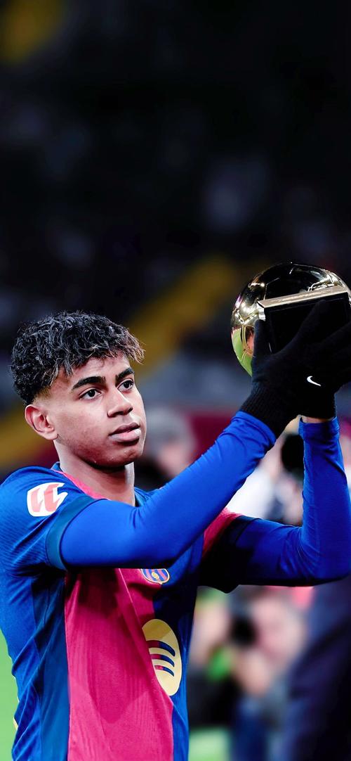 意媒：梅努是那不勒斯中场引援首选，备选方案包括弗拉泰西（意媒：那不勒斯中场补强锁定梅努，弗拉泰西列入备选）