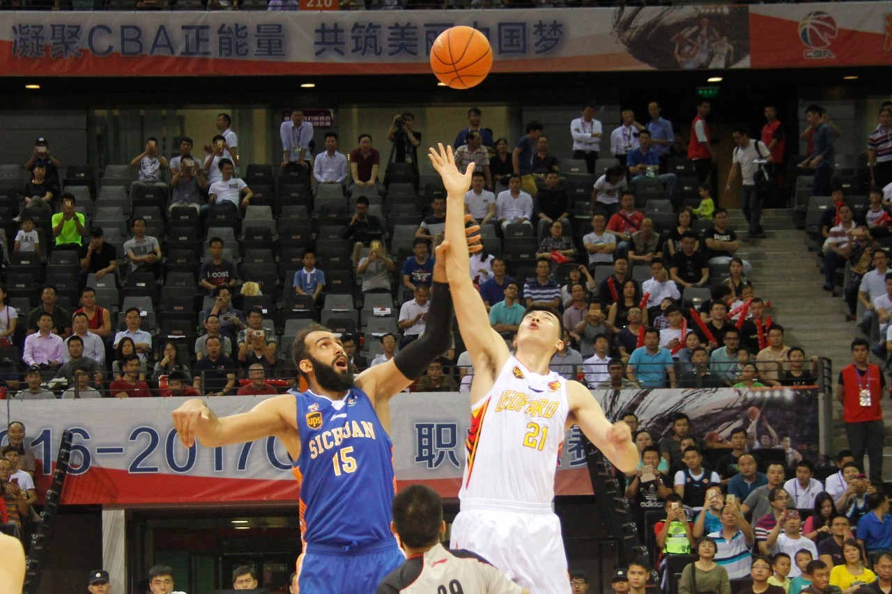 中国队三人晋级世界杯U型场地技巧决赛（中国队三将闯入世界杯U型场地技巧决赛）