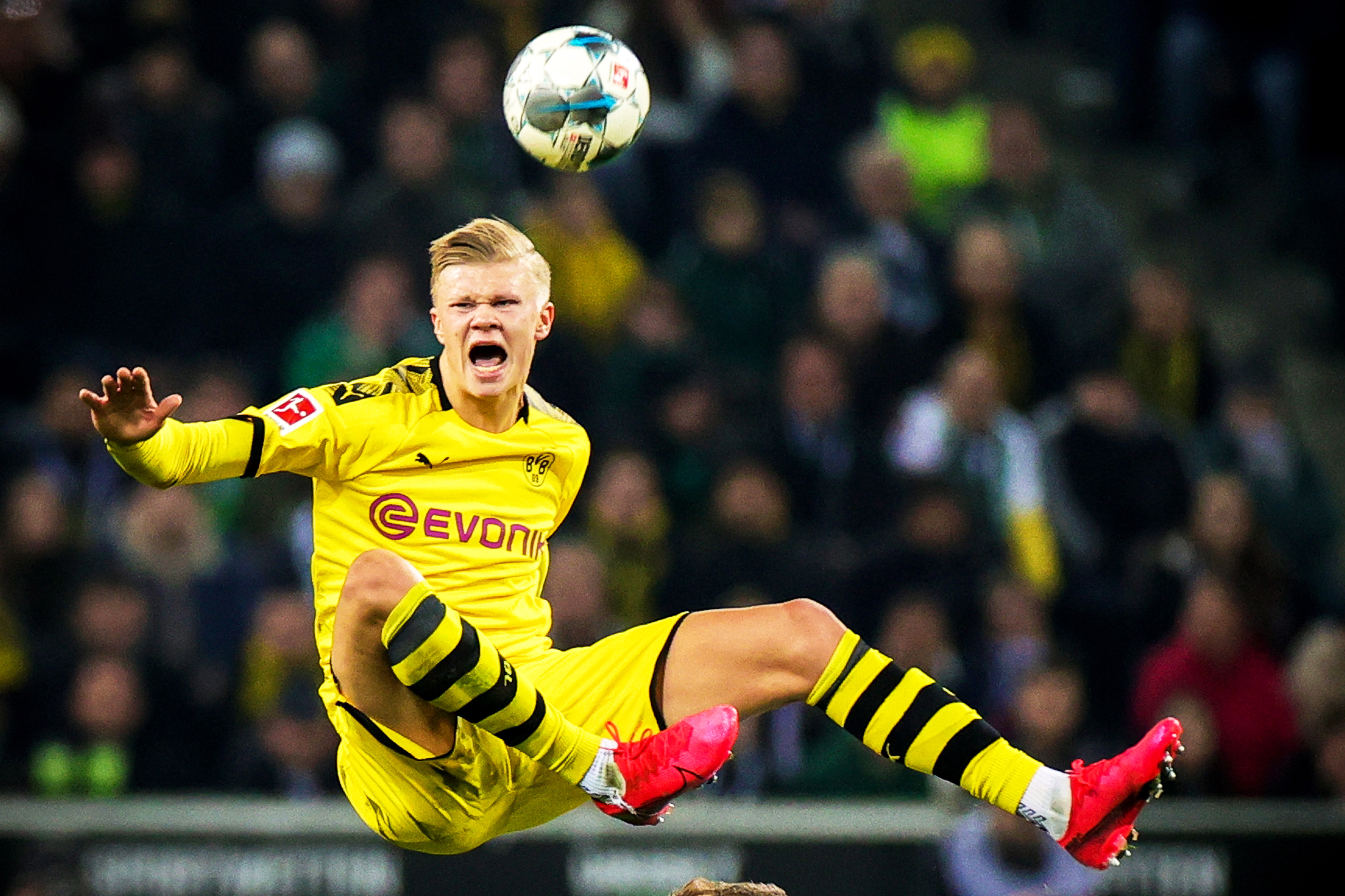 汉堡2-1斯图加特，法比奥-维埃拉破门，格拉策尔建功（法比奥-维埃拉破门、格拉策尔建功，汉堡2-1击败斯图加特）