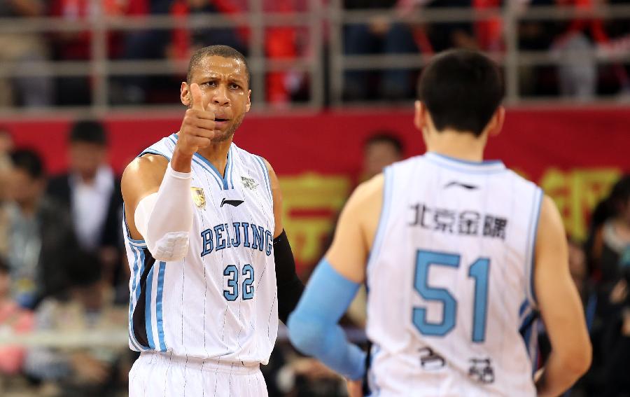 刘健：邵佳一做到了对每个人都公平，下班在路上也要思考问题（刘健称邵佳一一视同仁，下班途中仍不忘思考问题）