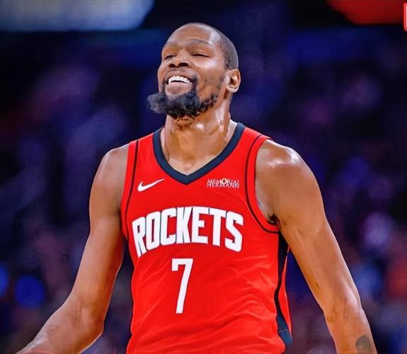 门票最低130镑，记者揭秘亚马尔母亲晚宴：她不愿过多谈论儿子（门票起价130镑，记者探访亚马尔母亲晚宴：她不愿多谈儿子）