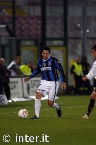 吉拉西多特生涯欧冠已打入15球，队史仅次于罗伊斯和莱万（吉拉西多特欧冠进球达15球，队史仅次罗伊斯与莱万）